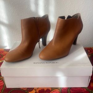 Banana Republic Leather Stella Heel Bootie color Butterscotch size 9.5